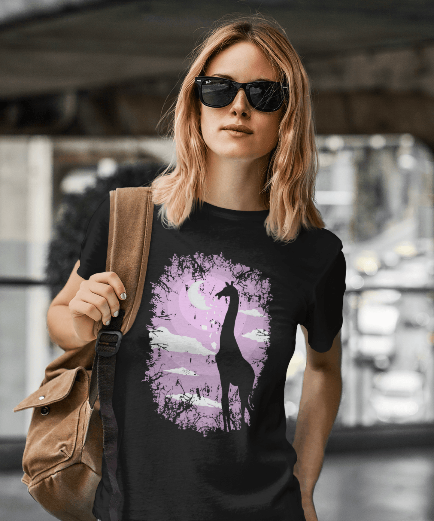 Girafă care mușcă din Lună, Cadou Pentru Iubitorii de Animale Exotice Tricou Unisex