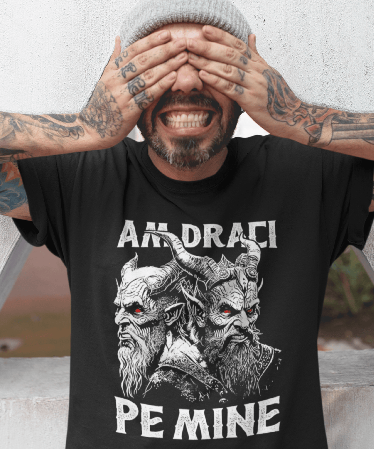 Tricou Negru Unisex cu mesajul "Am draci pe mine"