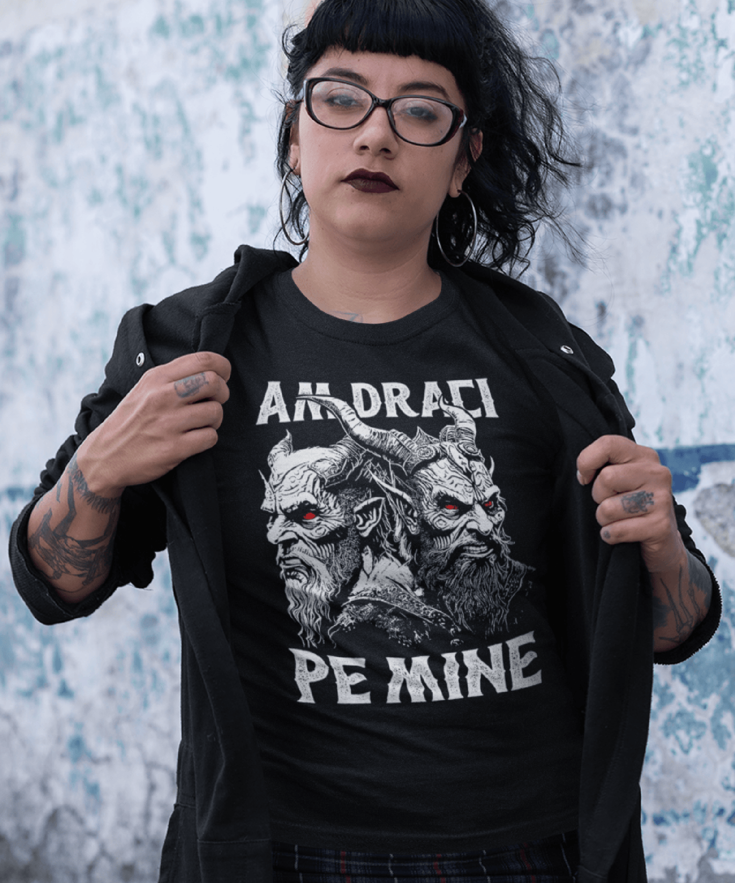 Tricou Negru Unisex Am draci pe mine.
