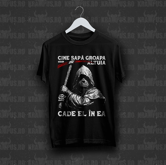 Tricou Negru Cine Sapa Groapa Altuia, Cade El in Ea
